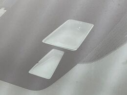 【スマートシティブレーキサポート】低速走行中に前方の車両等を認識し、衝突しそうな時は警報とブレーキで衝突回避と被害軽減をアシスト。より安全にドライブをお楽しみいただけます。