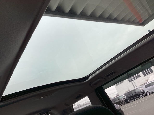 スカイルーフが装備されております。