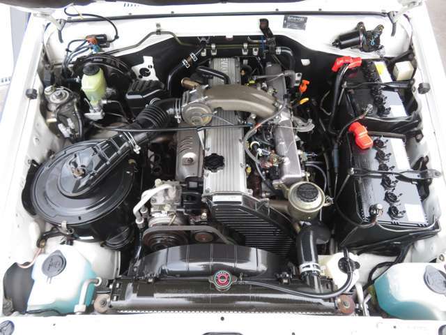 エンジンルームもクリーニング済みです☆樹脂やホース類もツヤ出し施工しております！もちろんオイル交換等のメンテナンスや、車検等のアフターフォローも当店にお任せください！
