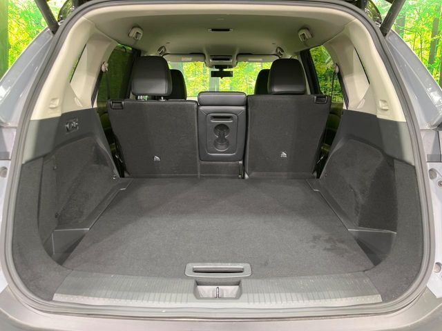 【パワーバックドア】スマートキーや運転席のボタンを押すだけでリアゲートが自動で開閉します！荷物を持っている時や、高い位置にあるバックドアを閉める際に便利な機能です♪