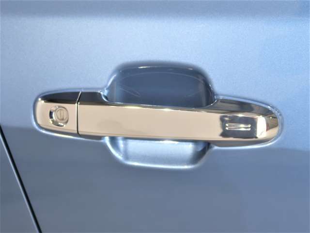 整備費用は含んでおります。車検整備、12カ月法定点検をベースに熟練のサービス軍団が整備いたします。