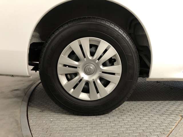 タイヤサイズは195/80R15　107/105Q　LTです♪