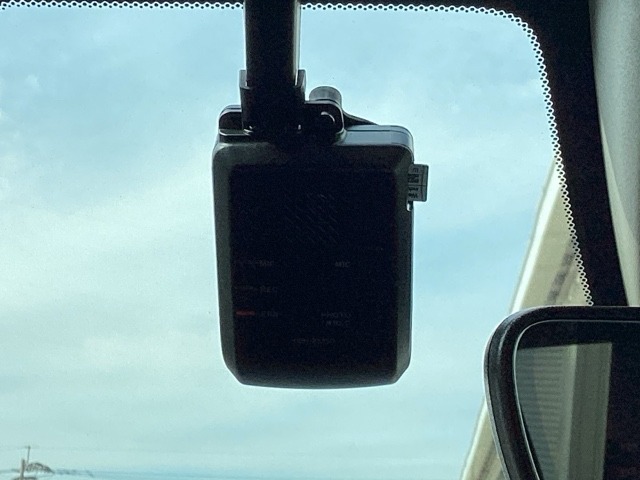 まさか！の時のためにドライブレコーダー装着しています。衝突を感知すると一定時間画像を自動保存できるので安心です。