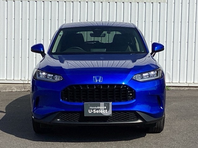 ボディーカラーはプレミアムクリスタルブルー・メタリックです。