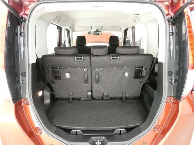 開口部の広いラゲージスペースは、ゴルフバックなどの荷物もラクラク積み込めます。