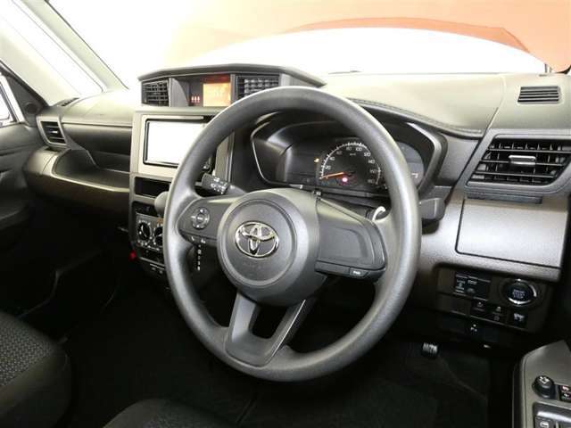 見通しのよいすっきりとした視界で、誰でも運転しやすいです。運転のしやすさは疲れにくさにも繋がりますよ♪