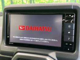 【純正ナビ】人気の純正ナビを装備。オーディオ機能も充実しており、Bluetooth接続すればお持ちのスマホやMP3プレイヤーの音楽を再生可能！毎日の運転がさらに楽しくなります！！