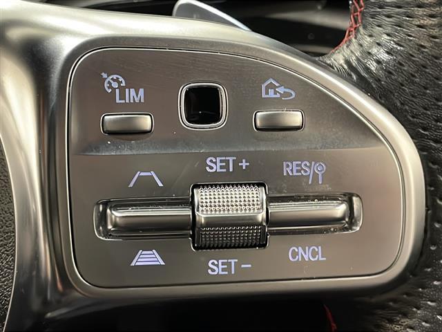 LIBERALAは、輸入車選びの新たなスタイルを提案するインポート・セレクト・ブランドです。オーナー様となる方がクルマから直接感じる感性を第一にした、最良の一台との出会いをコーディネートいたします。