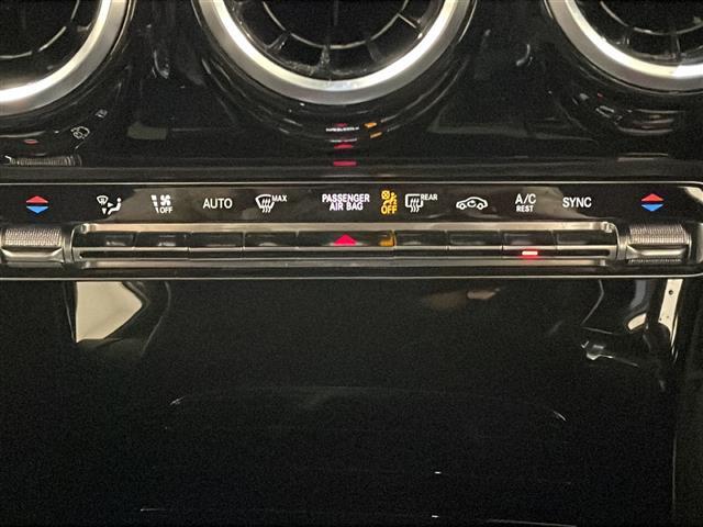 LIBERALAは、輸入車選びの新たなスタイルを提案するインポート・セレクト・ブランドです。オーナー様となる方がクルマから直接感じる感性を第一にした、最良の一台との出会いをコーディネートいたします。