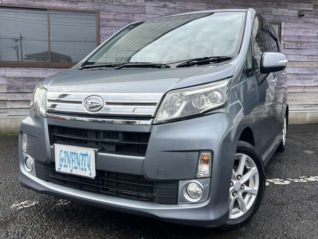 人気の軽自動車 ダイハツ ムーヴ 後期型♪グレードはエアロモデルの カスタムX リミテッドSA ♪後期型なのでフロントとリアのデザインが変更になりました♪衝突回避システム装備で安心してお乗りいただけます♪