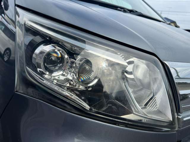 ヘッドライトは曇りや黄ばみ、ヒビ割れ等もなくキレイな状態です♪LEDですので消費電力が低いのに広範囲を照らしてくれるので夜間の視界も良好です♪