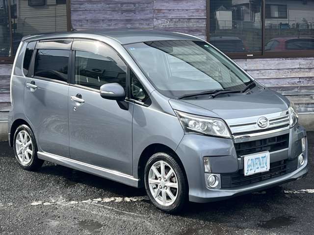 外装色はスタイリッシュな タングステングレーメタリック ♪ルーフは高くベンチシートなので車内は広々♪運転しやすく軽快に走ってくれる車両です♪燃費29.0km/L（JC08モード燃費値）なので維持費も◎です♪