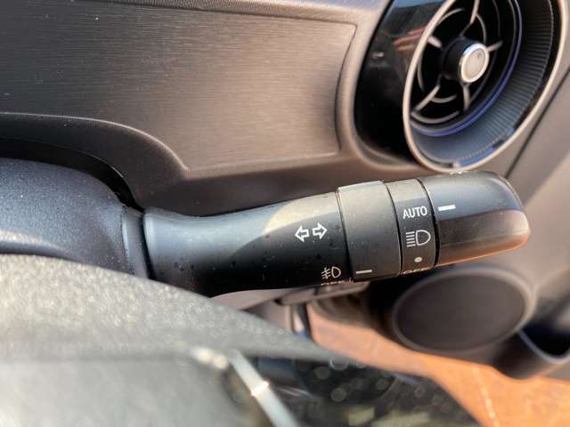 中古車は1台ずつコンディションが違います。当社では中古車の総合評価や内外装の状態などをひと目で分かるように、カーセンサー認定を受けております。詳細のない車両でもお気軽にお問い合わせください。