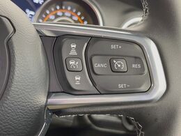 ●レーダークルーズコントロール：前の車との車間距離を一定にとりつつ、一定速度で自動走行してくれる次世代のクルーズコントロール！主に高速道路や自動車専用道路で使用する便利な機能です！