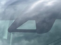【トヨタセーフティセンス】走行中に前方の車両等を認識し、衝突しそうな時は警報とブレーキで衝突回避と被害軽減をアシスト。より安全にドライブをお楽しみいただけます。
