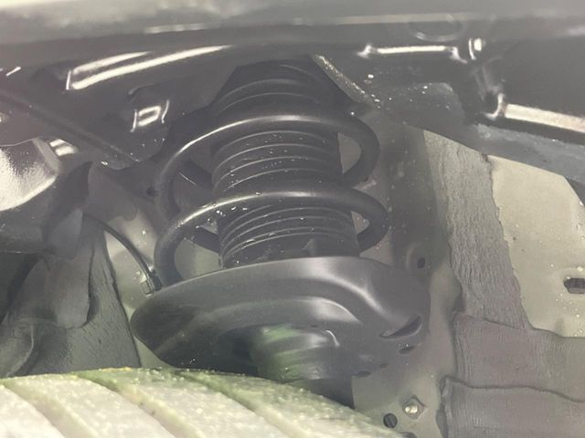 お車を安心してお乗りいただく為には、足回りの定期点検が欠かせません。サービスサポート（有償保証）では無料点検もご提供しており、安心のカーライフをお過ごしいただけるサポート体制が整っています。