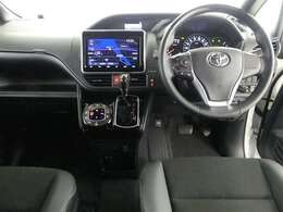 見通しのよいすっきりとした視界で、誰でも運転しやすいです。運転のしやすさは疲れにくさにも繋がりますよ♪