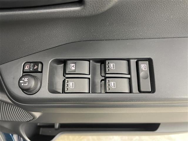 【パワーウインドウ】運転席のスイッチで、各席の窓ガラスの開閉ができます！あると便利ですよね！