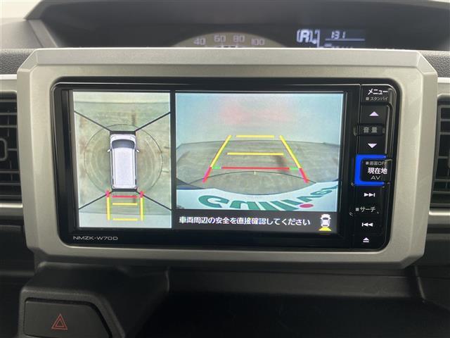【全方位モニター】まるでクルマを真上から見下ろしたかのような視点で駐車をサポートします！クルマの斜め後ろや真横など、前後左右の4つのカメラの映像が合成されて、モニターに映し出されます。