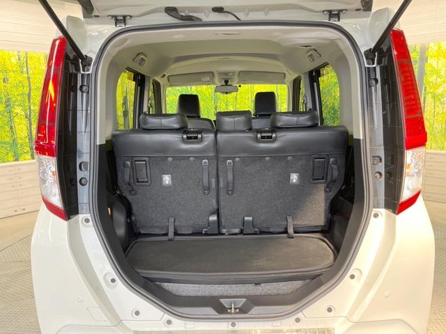 普段のお買い物や通勤、送迎等に十分な荷室スペースを確保しております。セカンドシートを倒すと、大きな荷物の積載も可能です♪