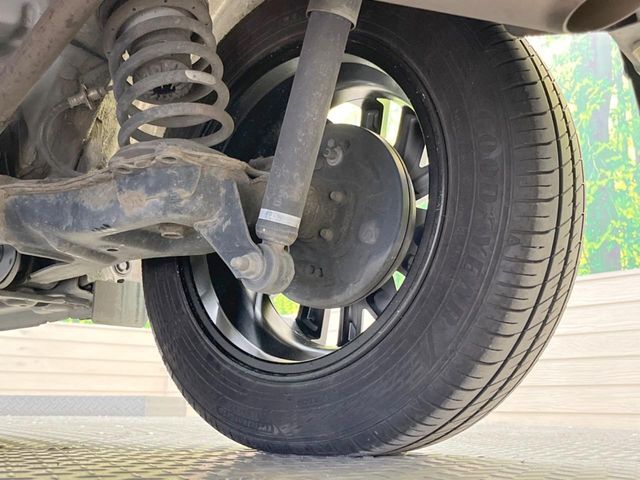 お車を安心してお乗りいただく為には、足回りの定期点検が欠かせません。サービスサポート（有償保証）では無料点検もご提供しており、安心のカーライフをお過ごしいただけるサポート体制が整っています。
