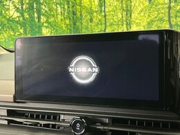 【メーカー12.3型純正ナビ】インテリアに溶け込むスタイリッシュな「専用設計」メーカーナビを装備♪視認性や操作性など基本性能にも優れ、より上質なカーライフをお楽しみいただけます。