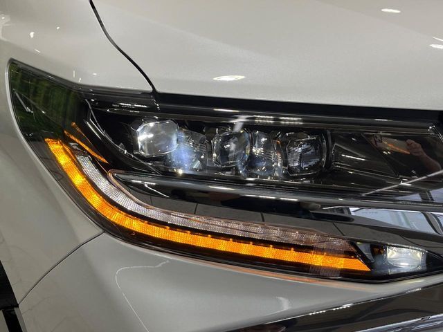 【シーケンシャルターンランプ付きLEDヘッドライト】人気の『流れるウィンカー』付きのLEDヘッドライトを装備♪高級感はもちろん、点灯時は存在感たっぷりで他車からも認識されやすく安心です。