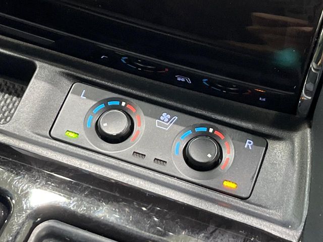 【シートベンチレーション】夏場は涼しい風でお尻や背中の熱やムレを防ぎ、冬はエアコンよりも早く温まってポカポカに！季節を問わず快適に過ごせます。