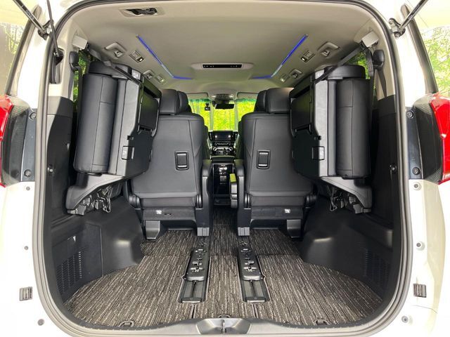 【パワーバックドア】スマートキーや運転席のボタンを押すだけでリアゲートが自動で開閉します！荷物を持っている時や、高い位置にあるバックドアを閉める際に便利な機能です♪