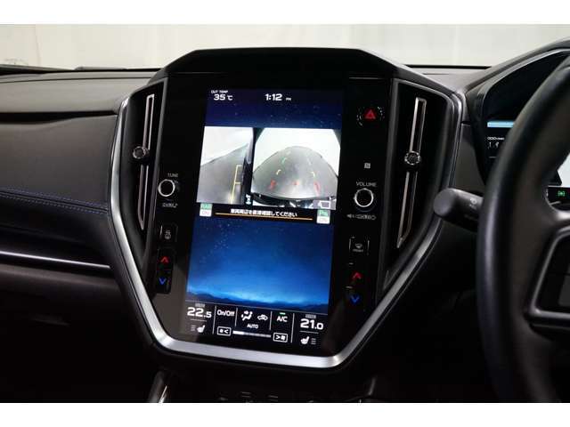 バックカメラ装備！今や無くてはならない、必須装備のバックカメラ付き。バック時の車両後方の死角をモニター上に映し出すので、駐車が苦手な方や見通しの悪い場所でも安心して駐車することができるんです（＾O＾）