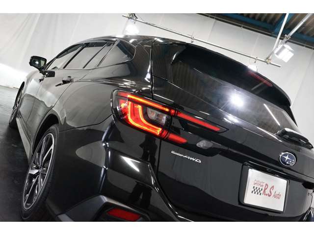 【リア左側テールランプ】黄ばみもなく非常にきれいな状態です！納車前には再度仕上げて納車します！内外装問わず、とにかく徹底清掃・洗浄を行っております。私たちは自信をもって次なるお車をご提供いたします！！