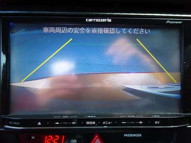 バックカメラモニター　駐車時、後進時も死角が減って思わぬ事故の防止にも役立ち、安心です♪