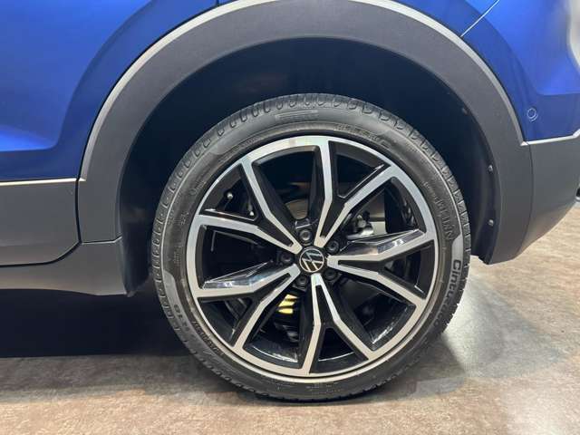 全ホイールにキズなく非常に良い状態です。タイヤ溝もタップリあります。215/45R18