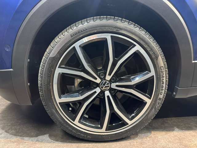 全ホイールにキズなく非常に良い状態です。タイヤ溝もタップリあります。215/45R18