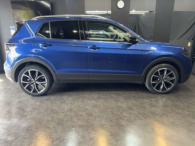 走行11800kmで使用感少なく非常にキレイなクルマです。