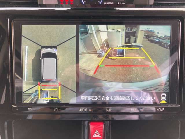 シフトレバーをRに入れると上からの画像と後方の画像が映し出されるので、駐車はとてもしやすいです！