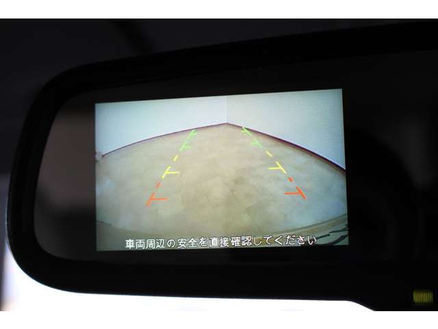 バックモニターは後退時に車庫入れなどでバックする際に後方確認ができて便利です。車庫入れが苦手な人もこれで安心。