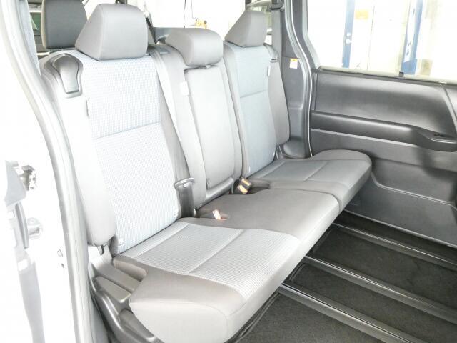 後部座席も可動式ですので、ゆったり座れます♪