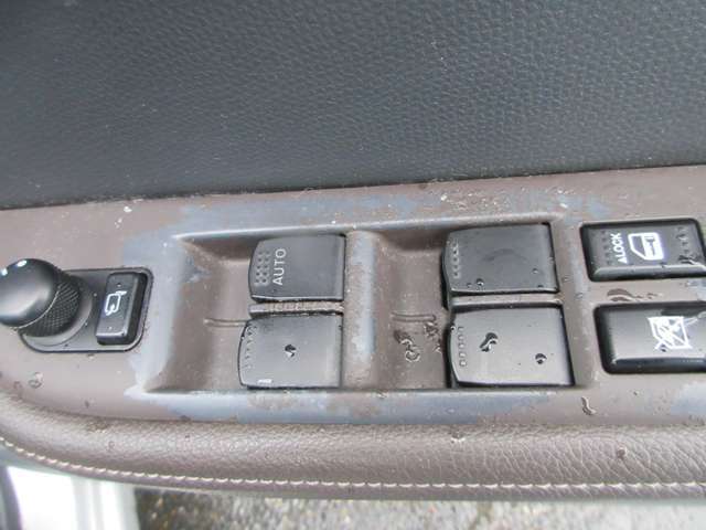 商品化工場を完備していますので、綺麗なお車をご提供させていただく事が可能です♪