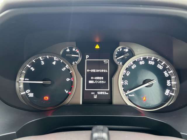 【スピードメーター】メーターがシンプルで見やすく運転しやすいですね！