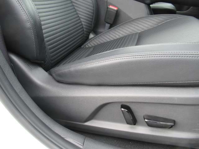 前席パワーシート