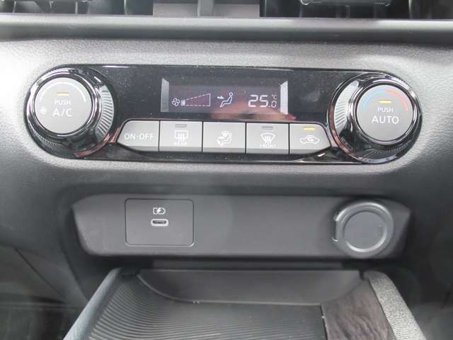 オートエアコン操作パネル