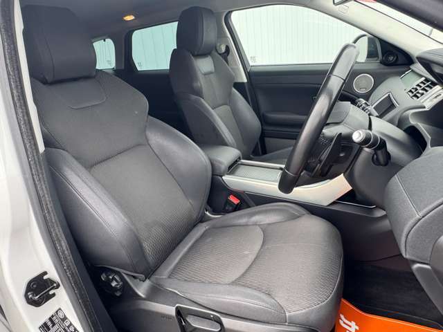 運転席シート廻りは使用感も少なく、良好な状態となっています。丁寧に使われていたことがよくわかりますね。