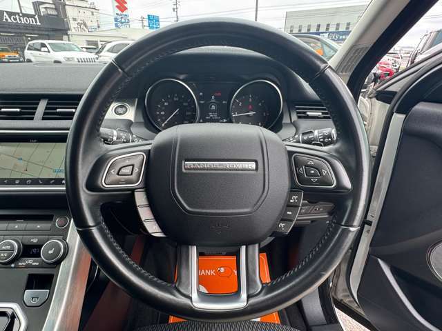 【純正革巻きステアリング】上質な革を使用することで、手にしっかり馴染みとても運転しやすいハンドルです♪