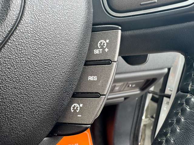 【クルーズコントロール】装備車両です。遠距離ドライブの高速道路などでは大活躍で疲労軽減に役立ちます。