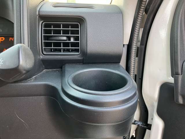 運転席側ドリンクホルダー