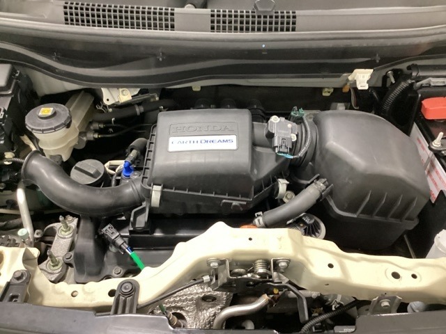 ホンダスタッフがしっかり整備して保証付きにてお渡し致します。エンジンルーム＆室内ルームともにクリーニング済みで清潔です。快適なドライブをお楽しみください。