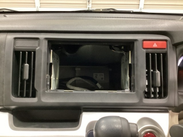 当車は、オーディオレス車です。