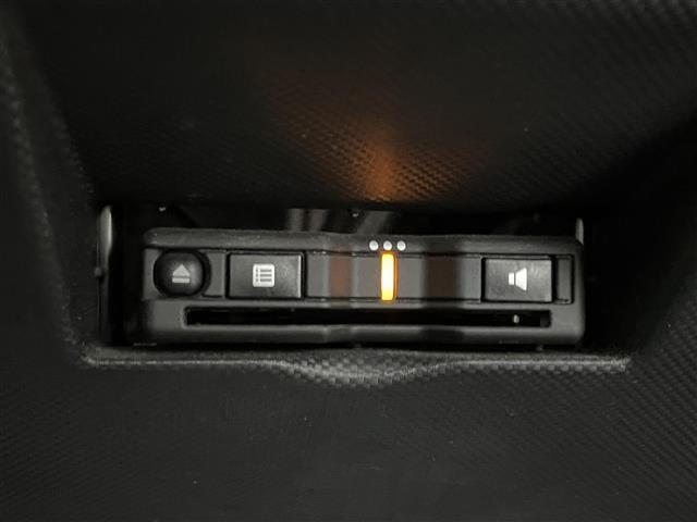 【ETC】有料道路を利用する際に料金所で停止することなく通過できる、ETC車載器（ノンストップ自動料金収受システム機器）が装備されています。セットアップを行うことで利用可能になります。