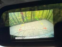 【バックカメラ】駐車時に後方がリアルタイム映像で確認できます。大型商業施設や立体駐車場での駐車時や、夜間のバック時に大活躍！運転スキルに関わらず、今や必須となった装備のひとつです！